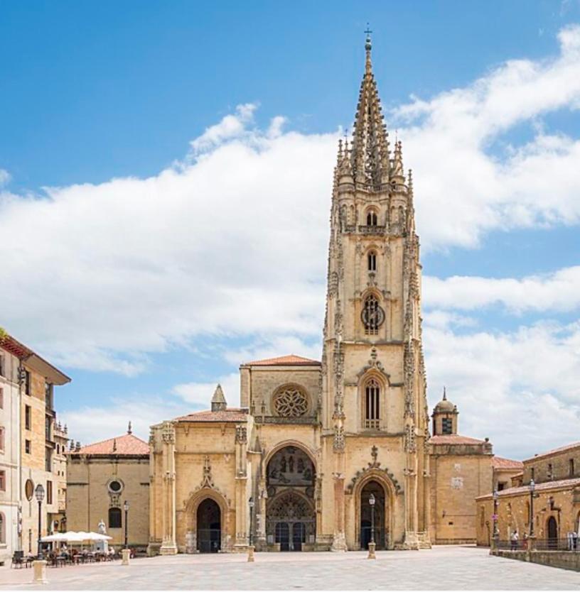Vistas Monte Naranco Apartamento Con Parking 5Euros Al Dia Oviedo Exteriér fotografie